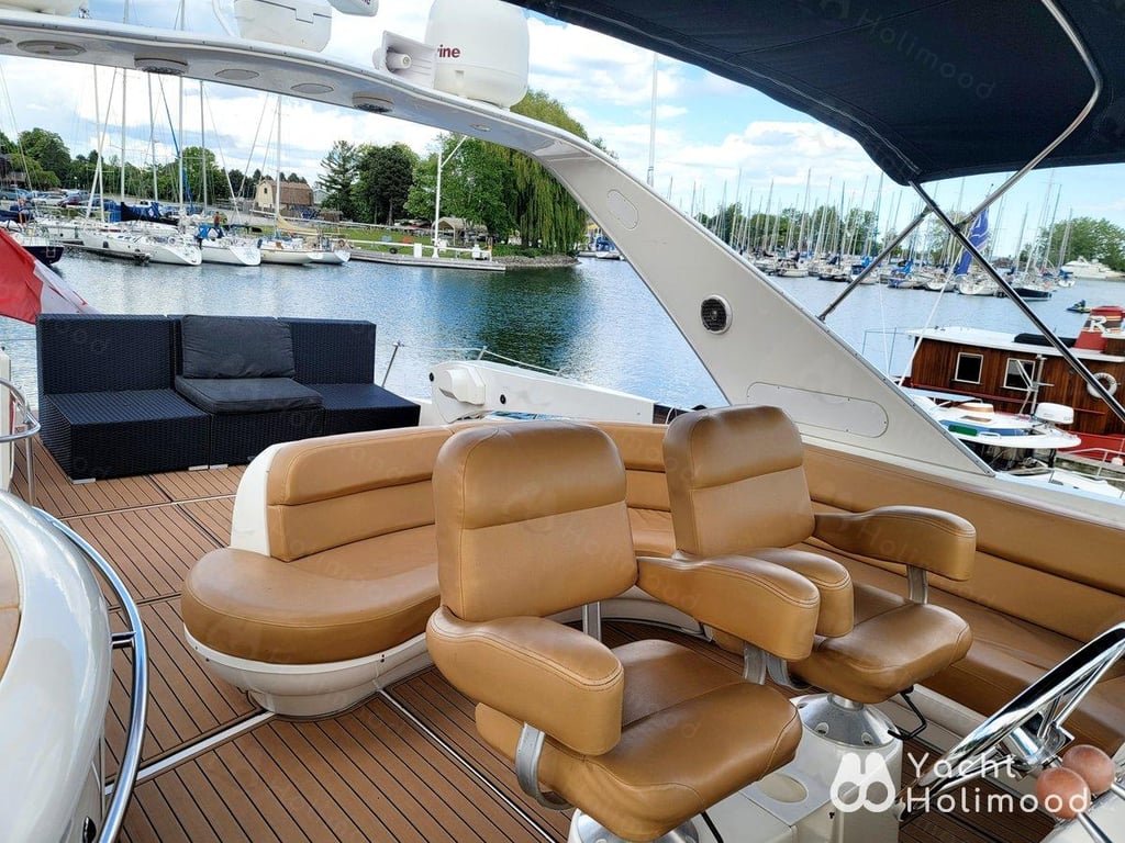 TR01 4 Hour Yacht Charter 4