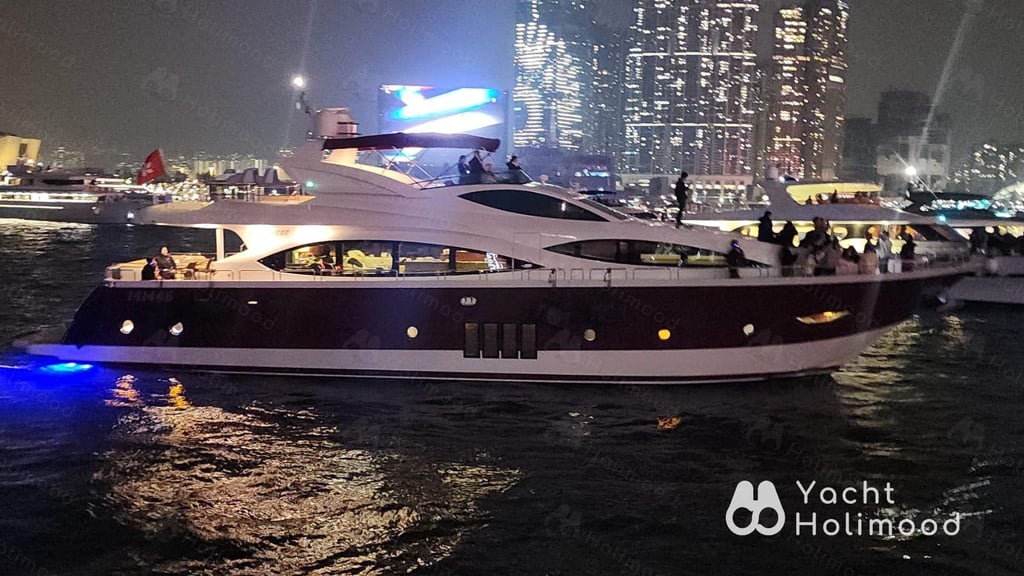 ME01 Tailor-made 92-Fleet Luxury Yacht service (with 6 Staff Members Serving) 19