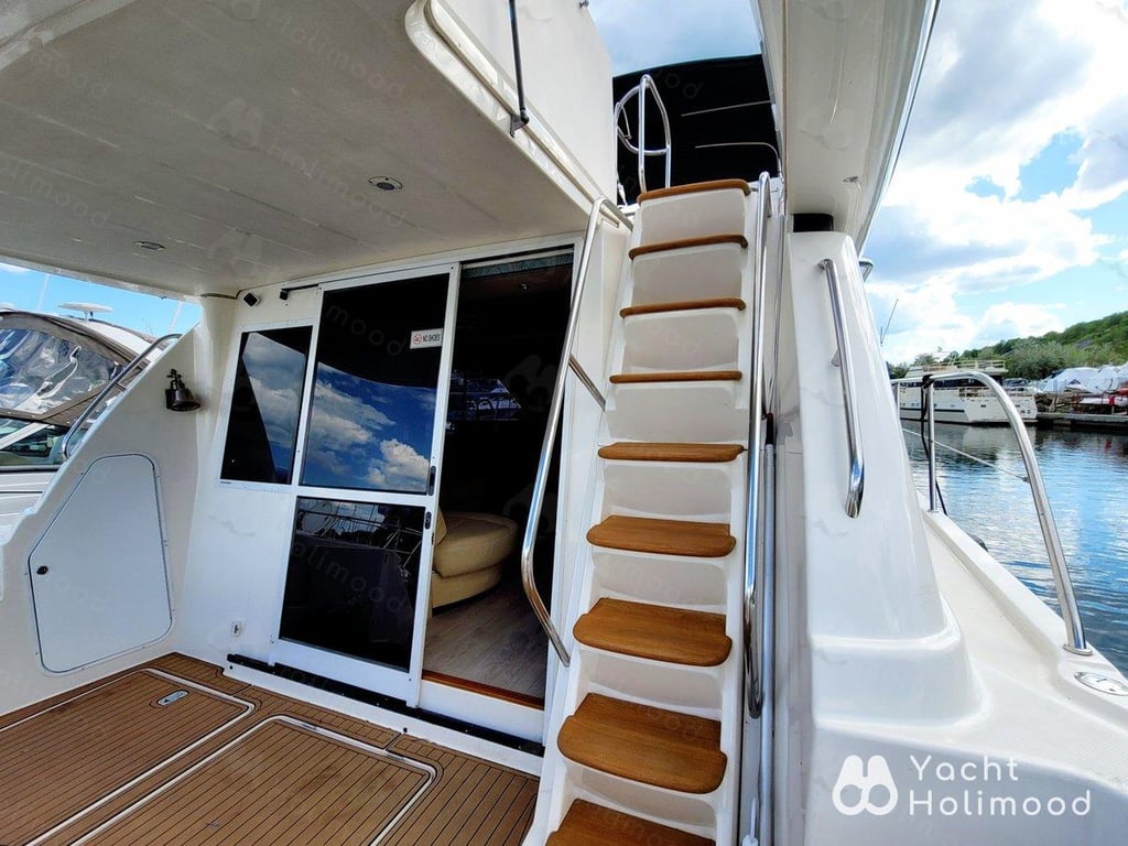 TR01 4 Hour Yacht Charter 2