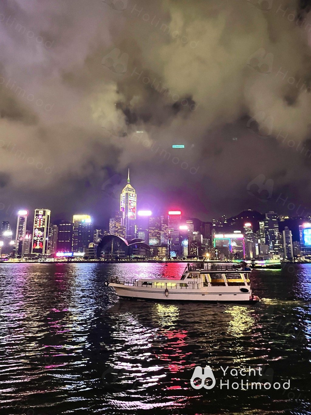 SL11 夜间市区派对王｜夜游维港 / 钓墨鱼游艇｜经典游艇甲板够大 4