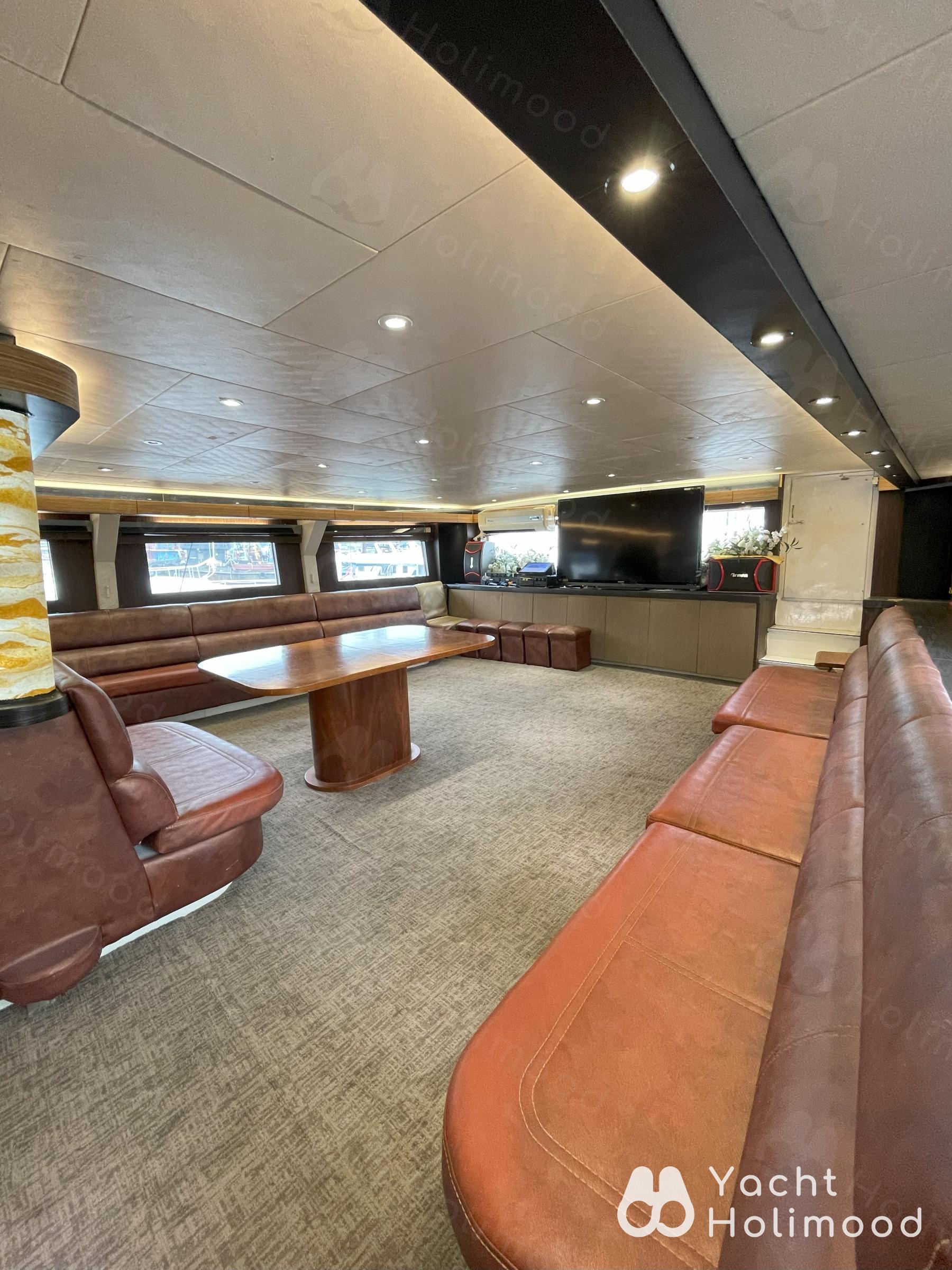 HF01  Mega Event Boat 8 Hour Charter  13