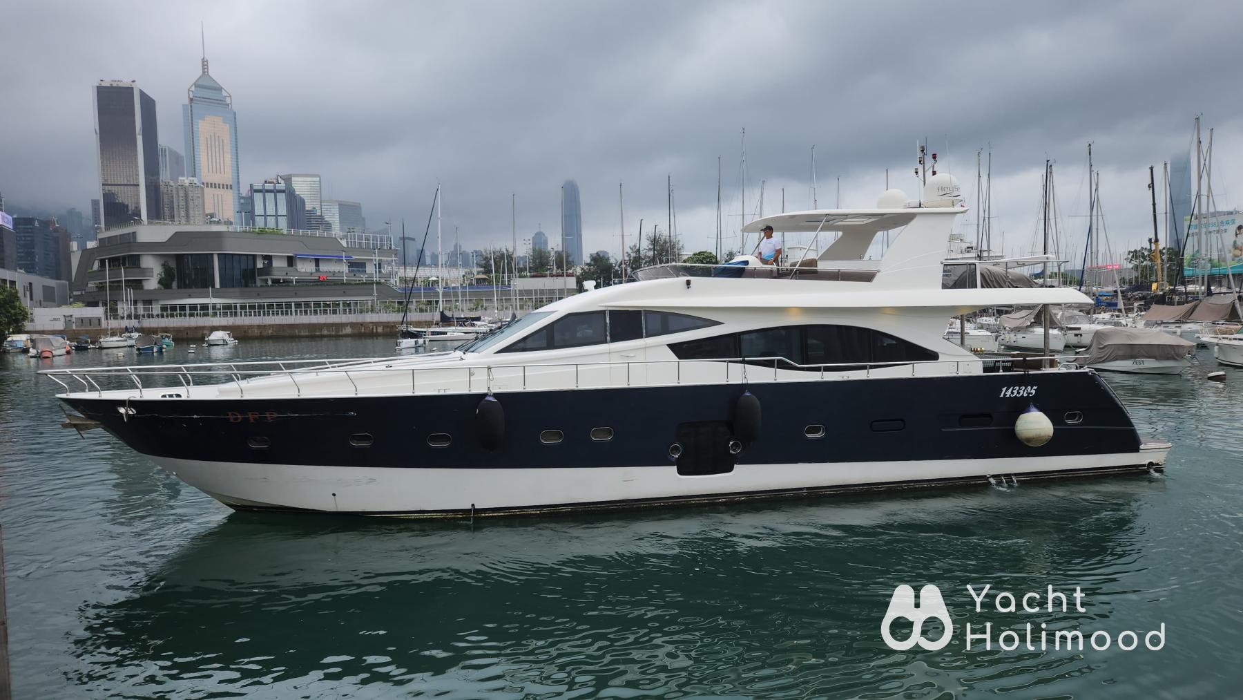 AY12 Large urban luxury yacht 【Free water toys】 1