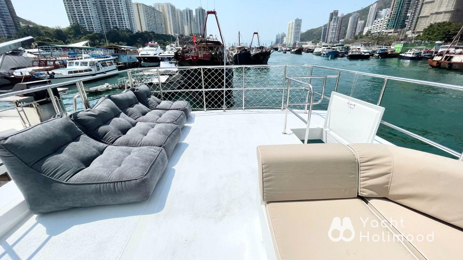 AZ01 City Day Charter Luxury Yacht 6