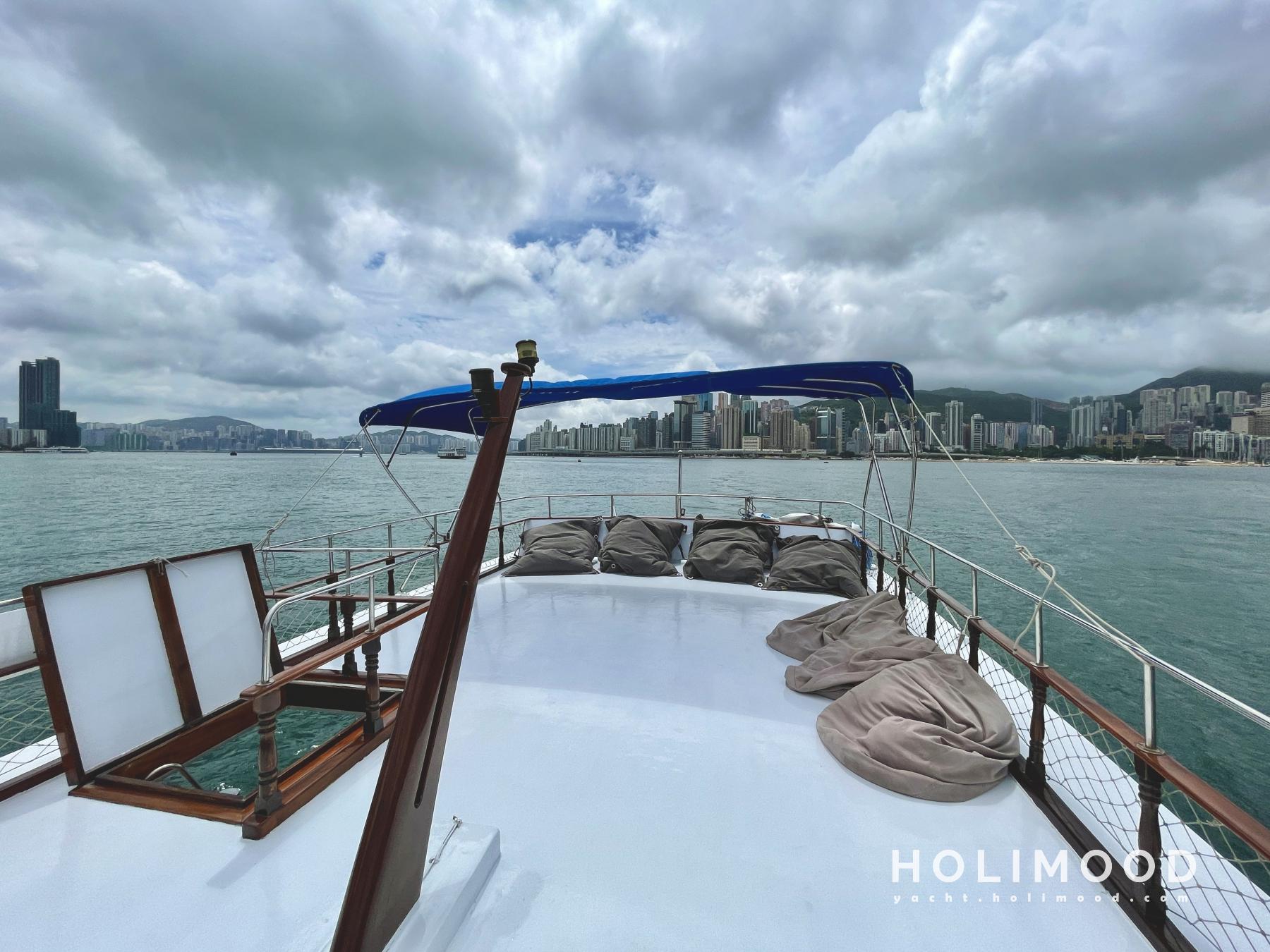LT01 Pick up & drop off at Victoria Harbour , Spacious, from $428/ppl Boat Party All Inclusive Package (recommended for weekdays) 23