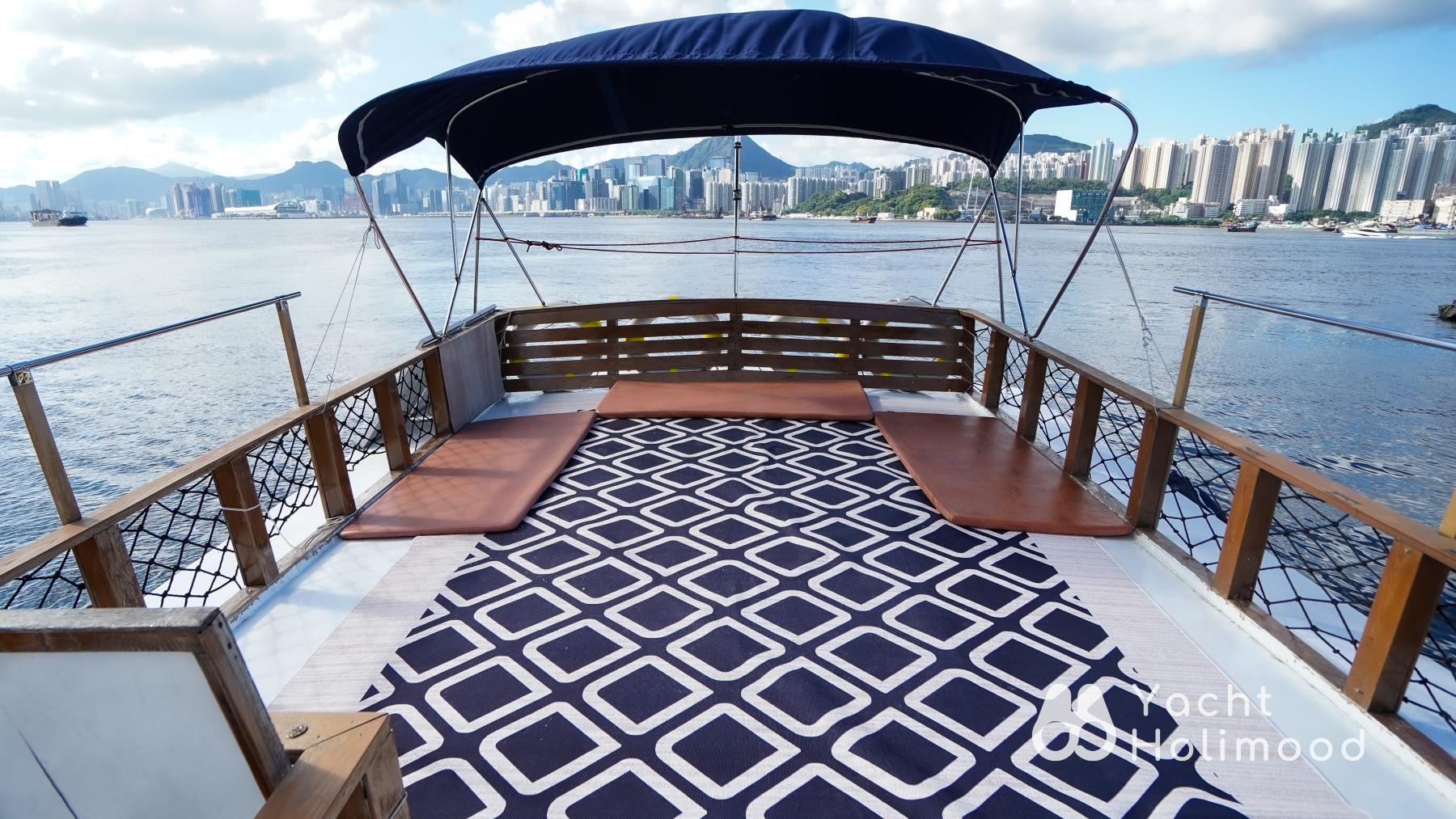 CP05 15 Pax Boat Party Package (Welcome DJ Party, Pick up in Victoria harbour))  3