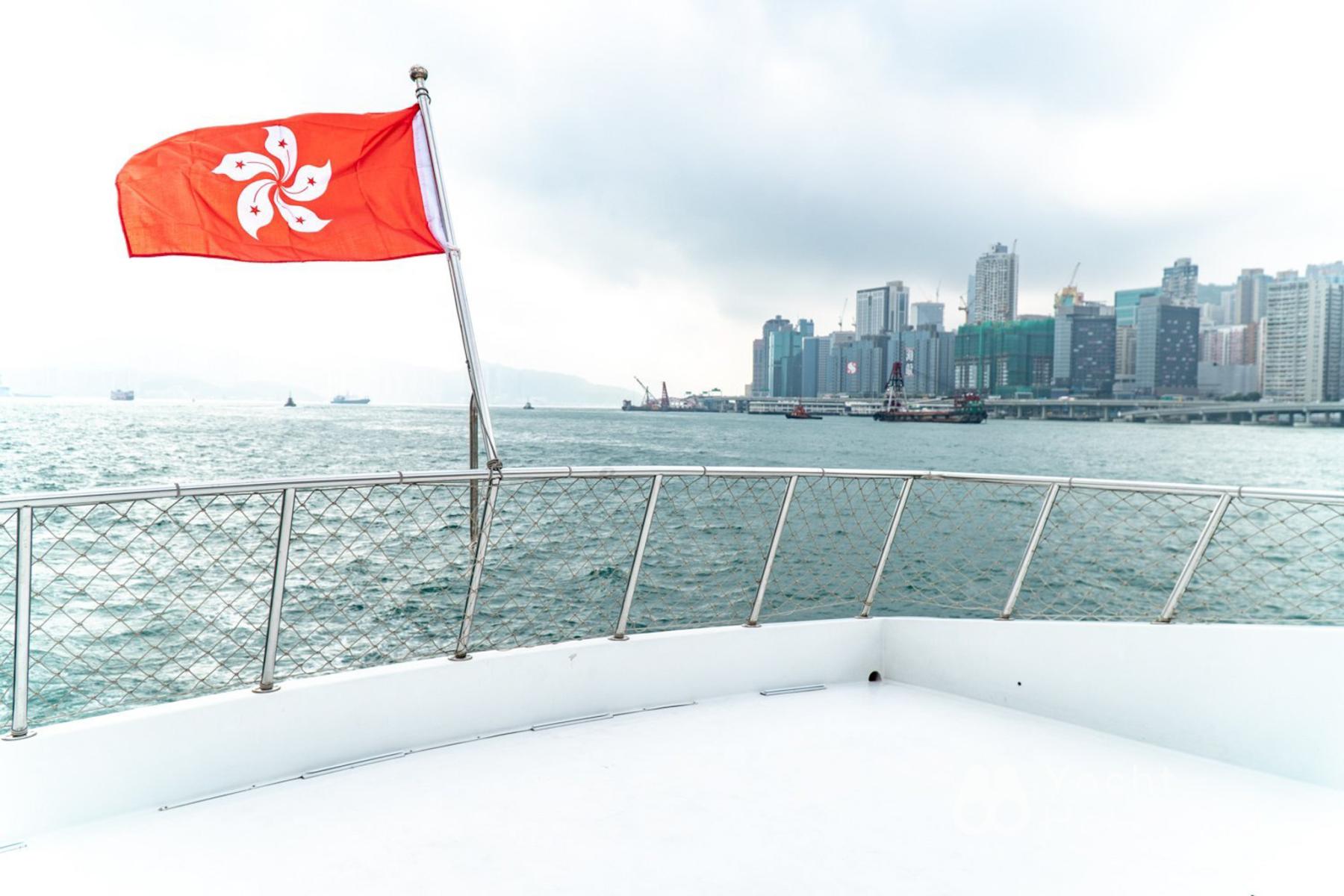 LE02 Victoria Harbour Night Cruise (Featuring Free DJ Equipment, High-Quality Karaoke System, Squid Fishing OK) 9