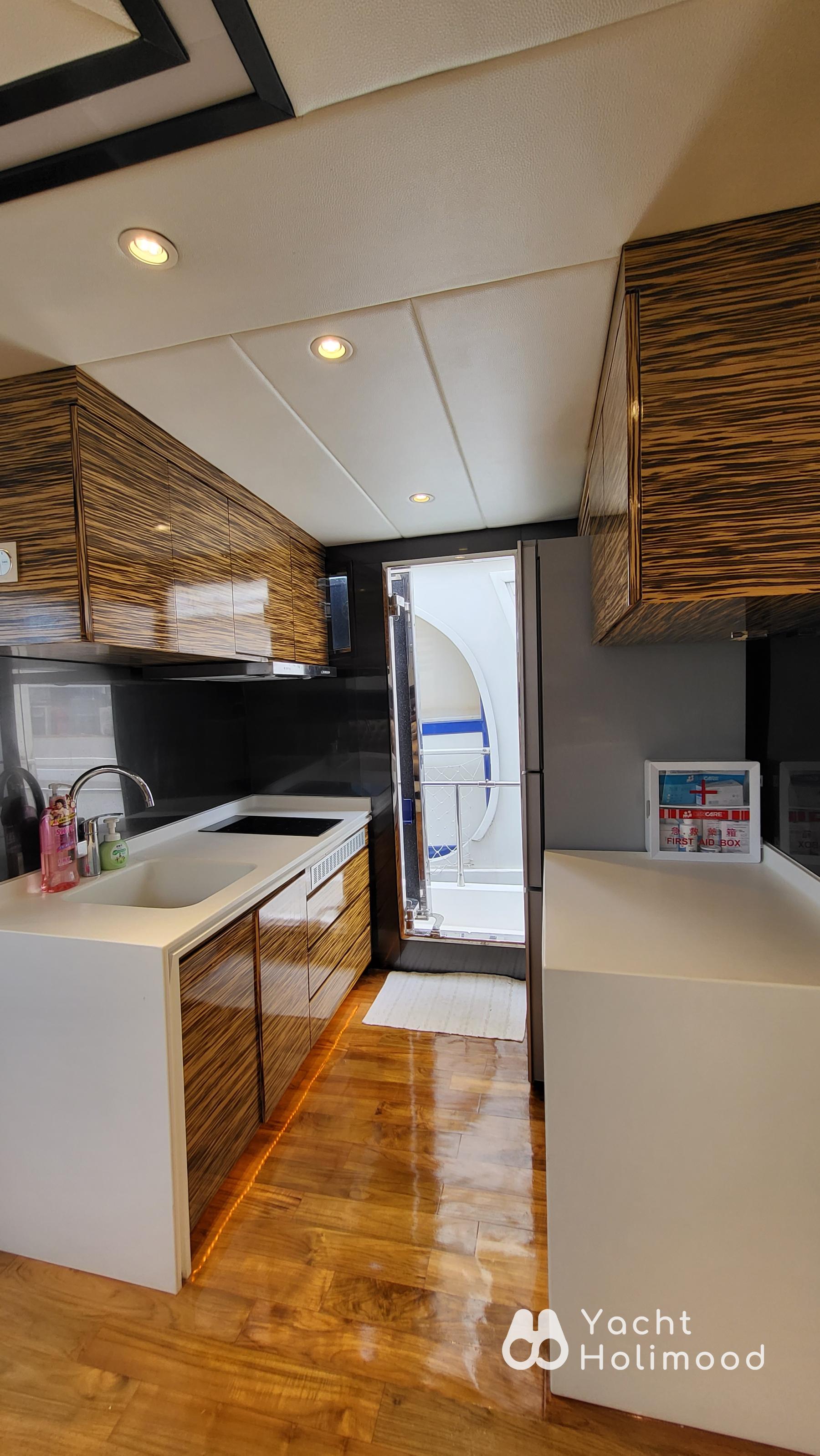 ZC02 High-Quality Party Yacht - Optional BBQ, DJ Services, and Customizable Services Available 31