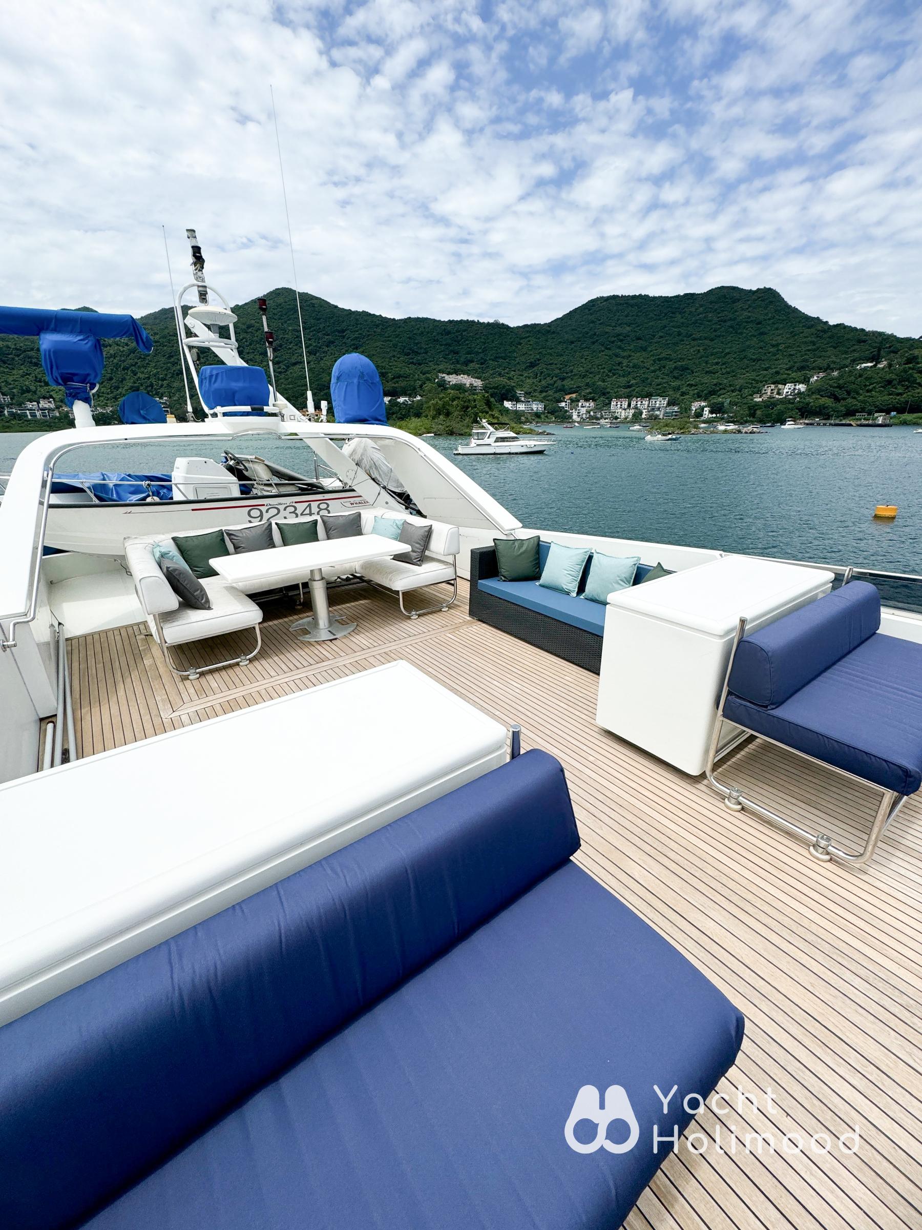 ES01 Sai Kung Daytime 82ft Italian Luxury Boat House [Lunch, water toys] all inclusive Various entertainment facilities on board 2