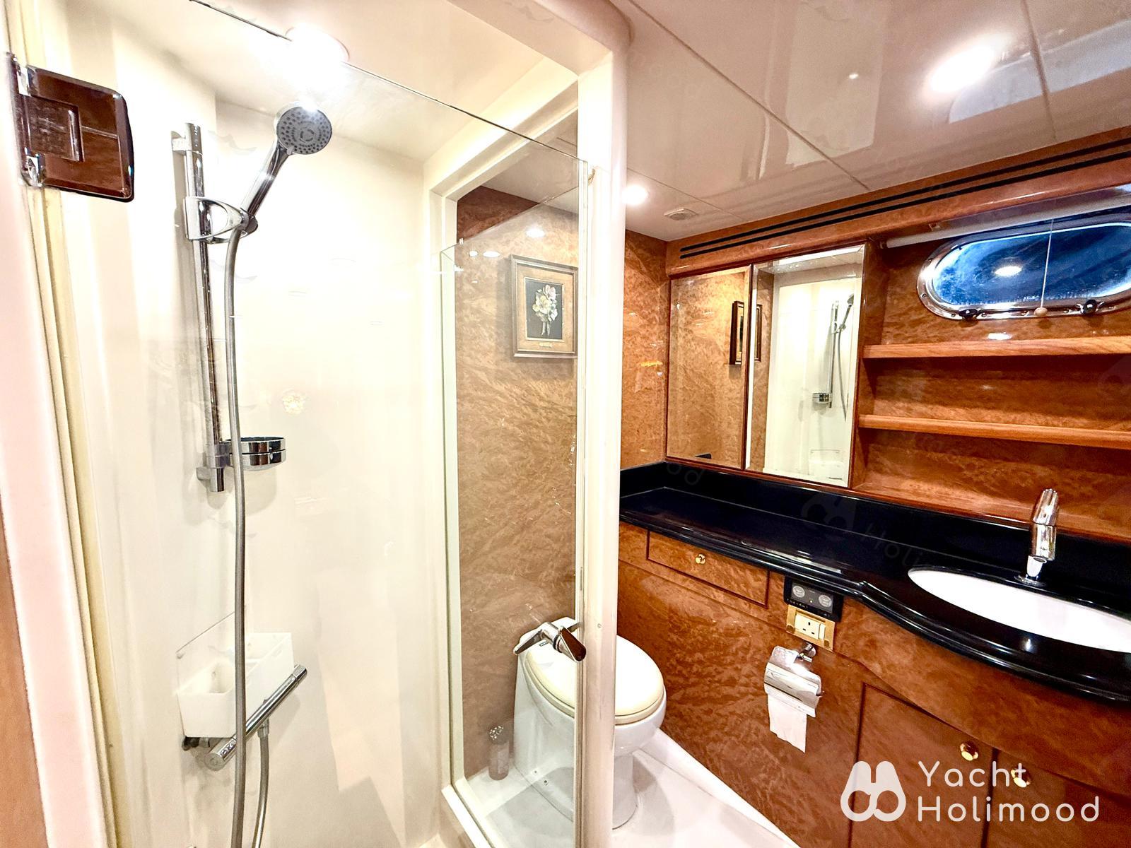 SL10 【New Arrival!】4Hour Cruiser Victoria Harbour/Three Major Bridges/Disneyland Night Tour 16