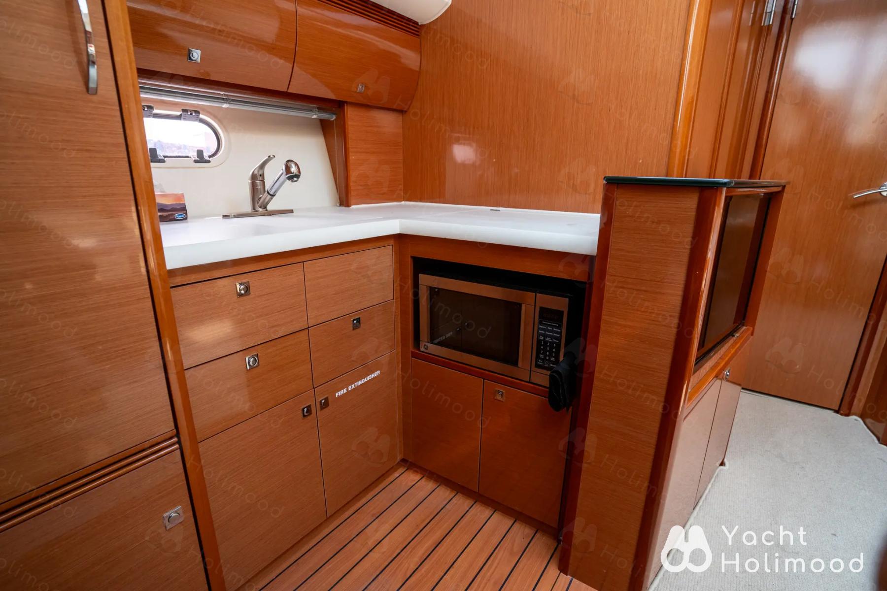 MT03 Yacht Charter Service 6