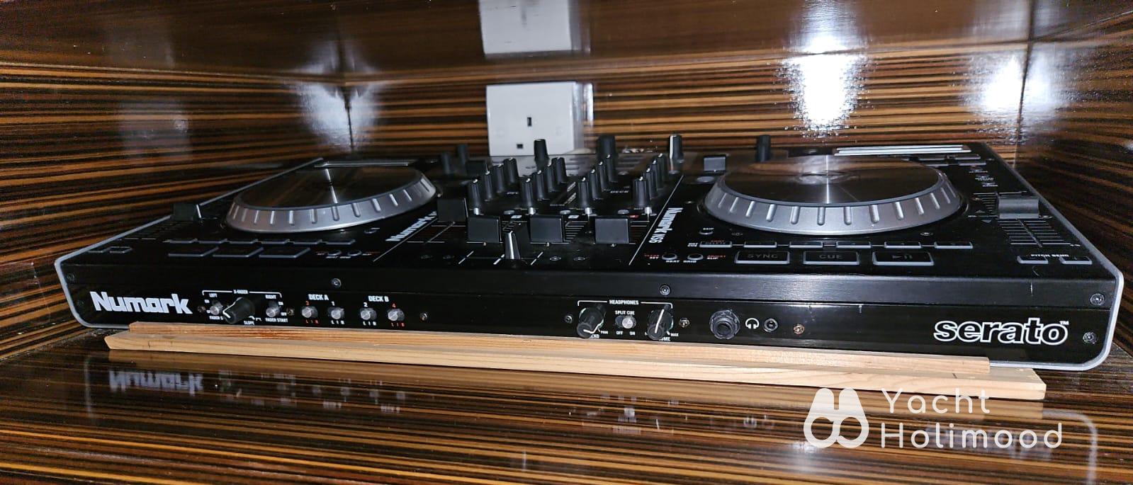 ZC02 High-Quality Party Yacht - Optional BBQ, DJ Services, and Customizable Services Available 10