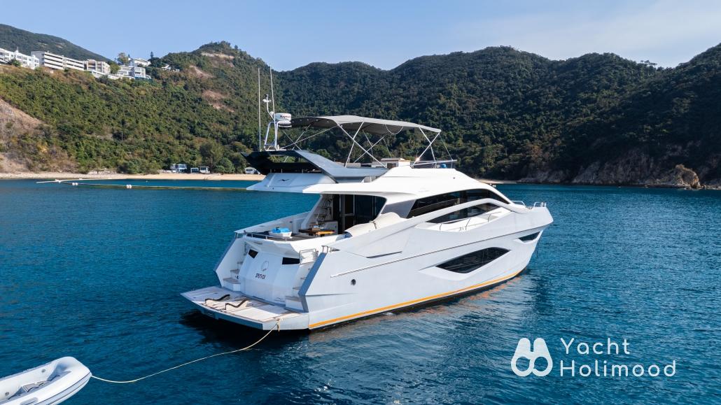 AM02 NUMARINE 62 FLY 4-hour rental | large saloon | outdoor cinema 3