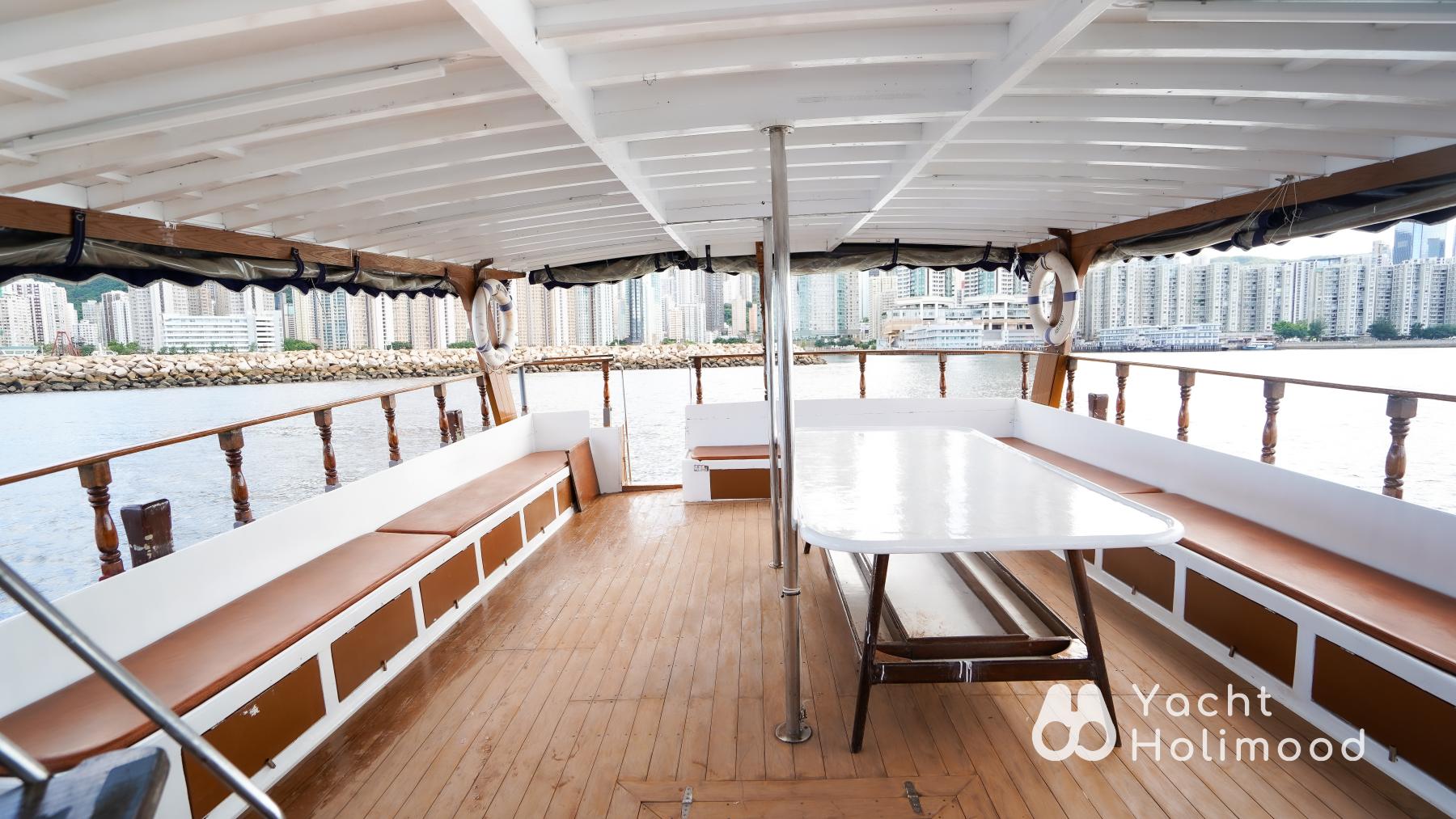 CP05 15 Pax Boat Party Package (Welcome DJ Party, Pick up in Victoria harbour))  9