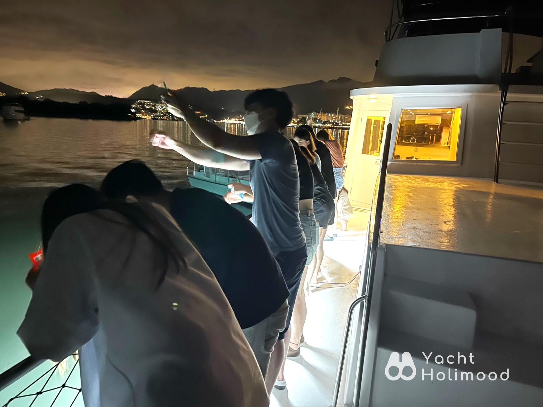 JW01 *The first choice for parents and children (equipped with life jackets and game equipment for children aged 3~12) feature Sai Kung Spacious House Boat （Swimming Pool & Wakesurfing options ava.) 24