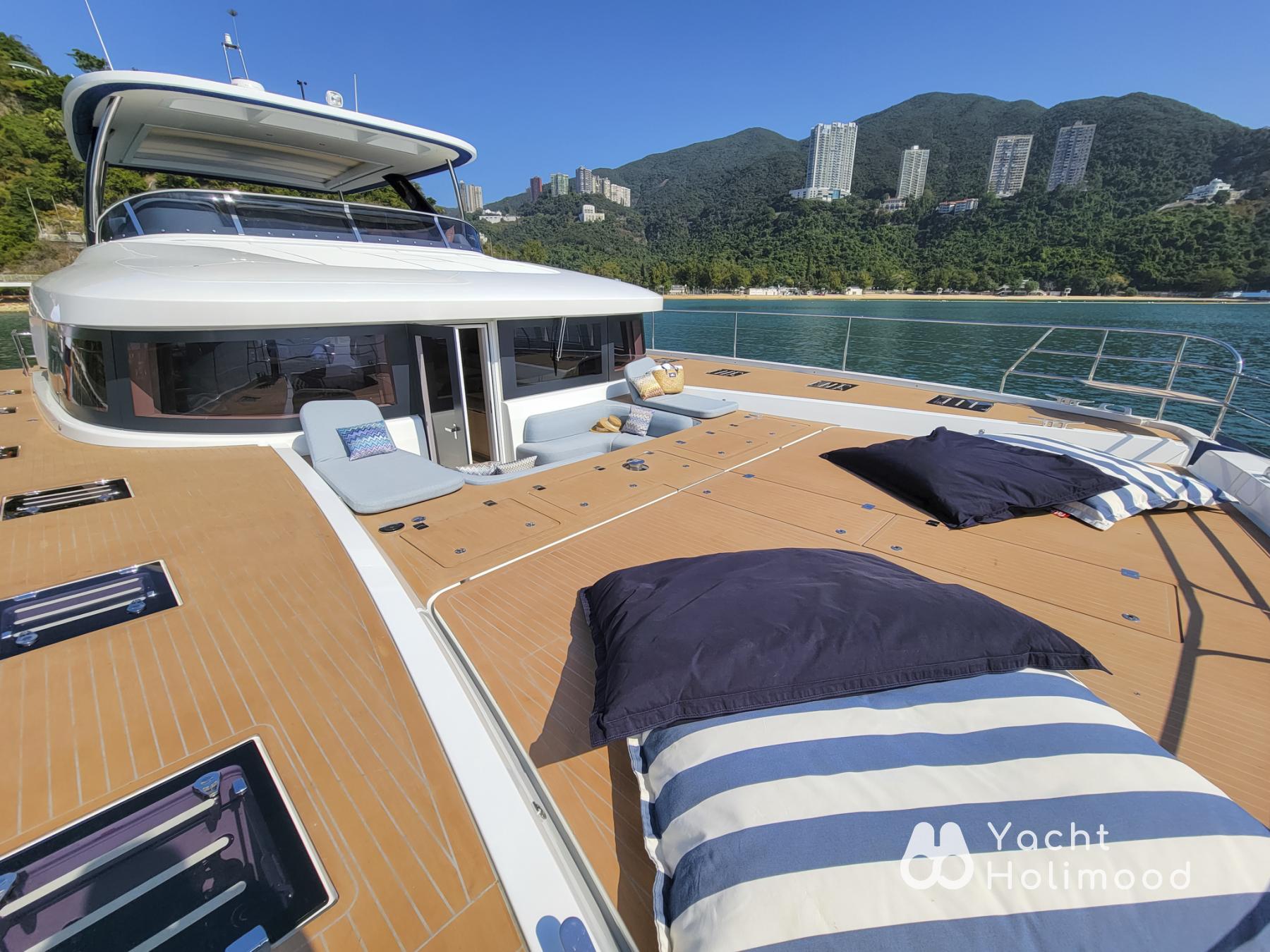 SI02 Brand New, Ultra-Spacious Lagoon 67 Custom Yacht Experience 6