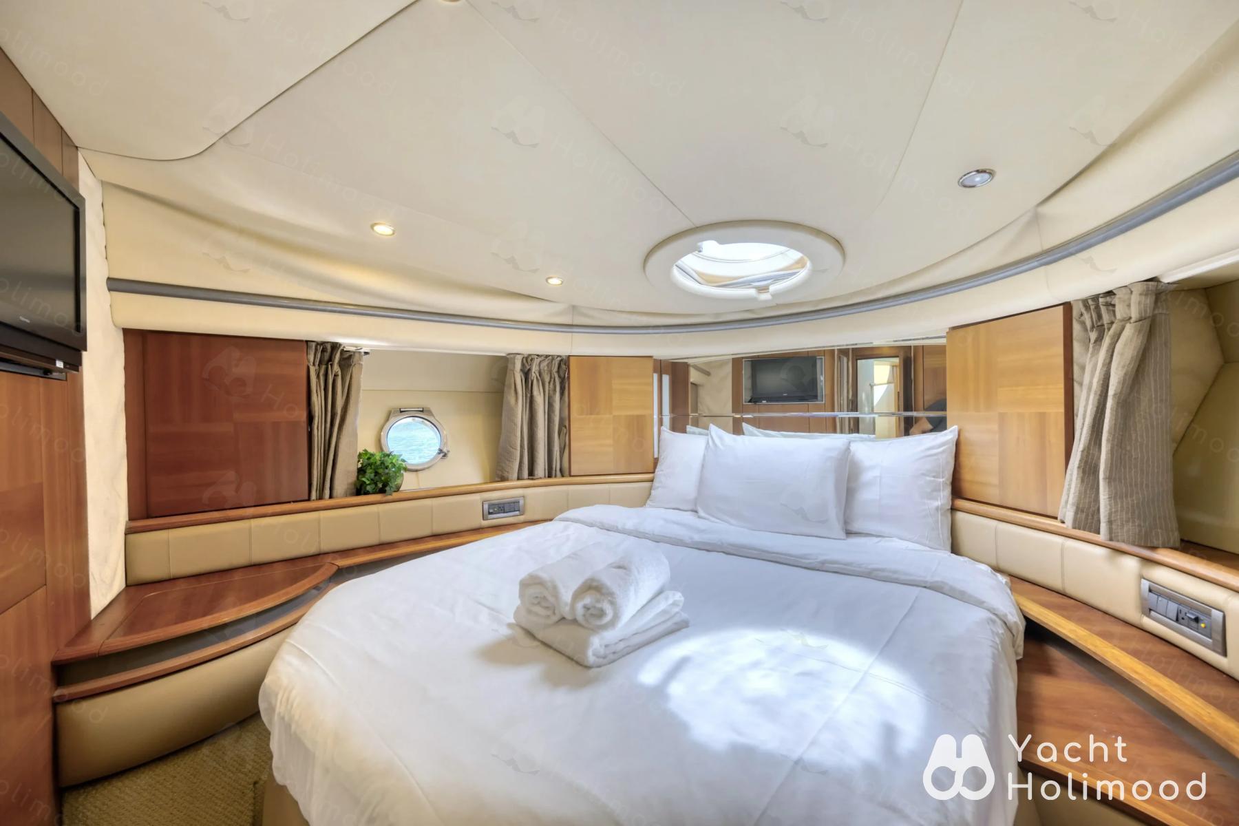MT04 3 Hour Yacht Charter 9