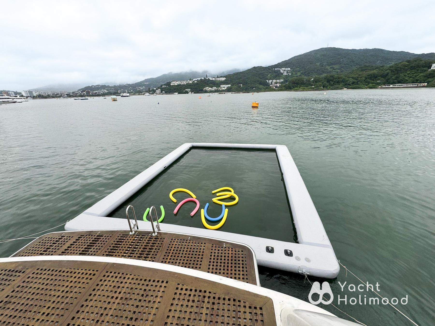 ES01 Sai Kung 82ft Italian luxury yacht houseboat at night | Free BBQ dinner, various entertainment facilities 8