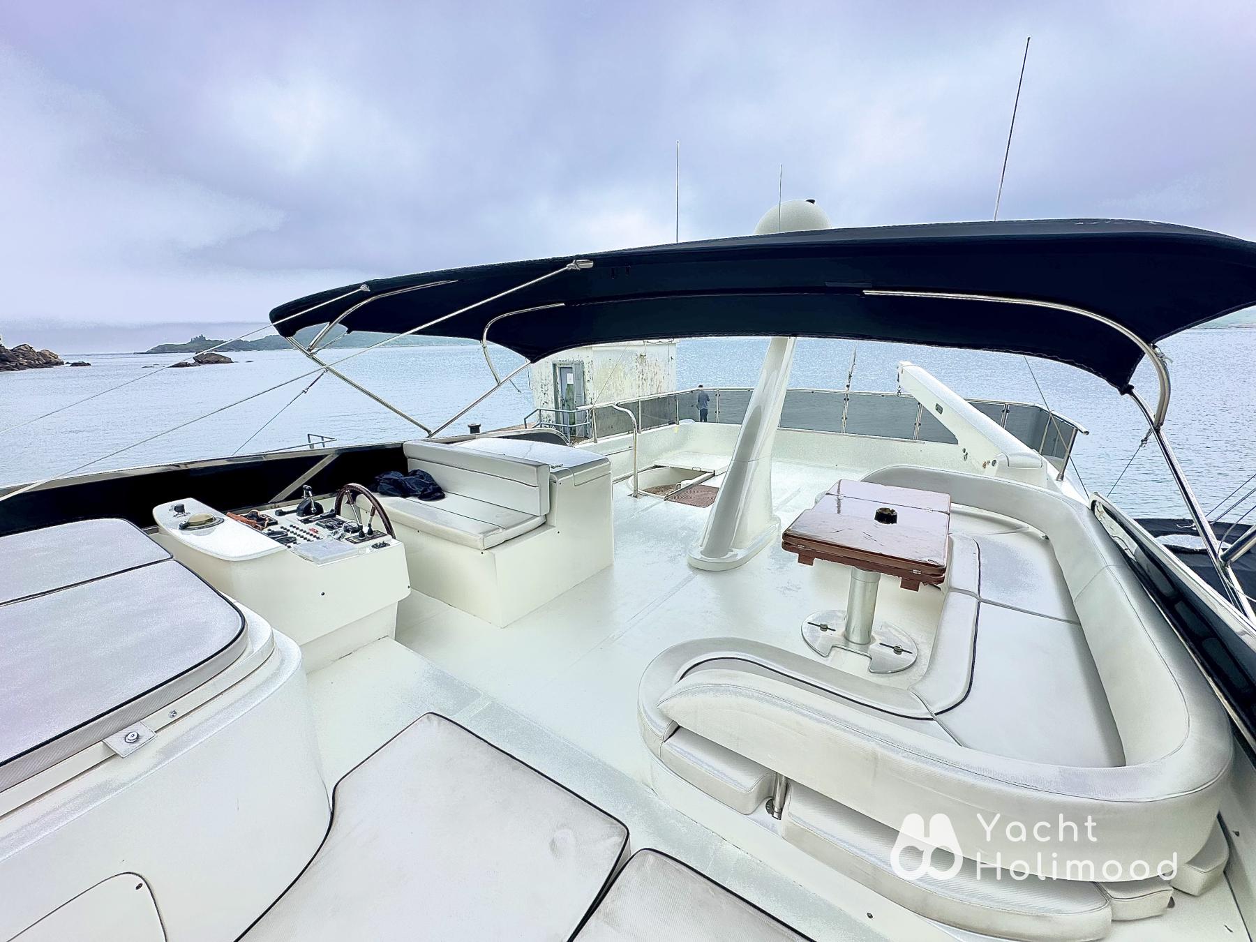 SL05 Luxury Yacht Night Charter 15