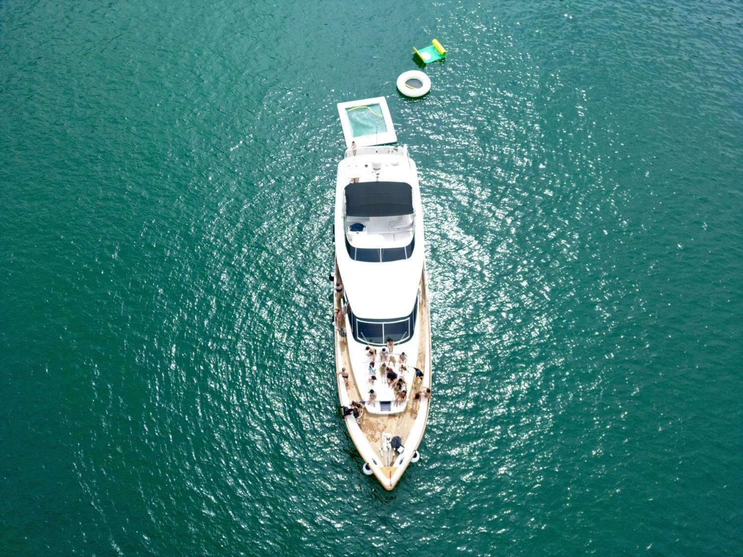 SL05 豪華西式遊艇全包王牌套餐 (送水上玩具 + 精美到會 + WAKESURF抽獎 5