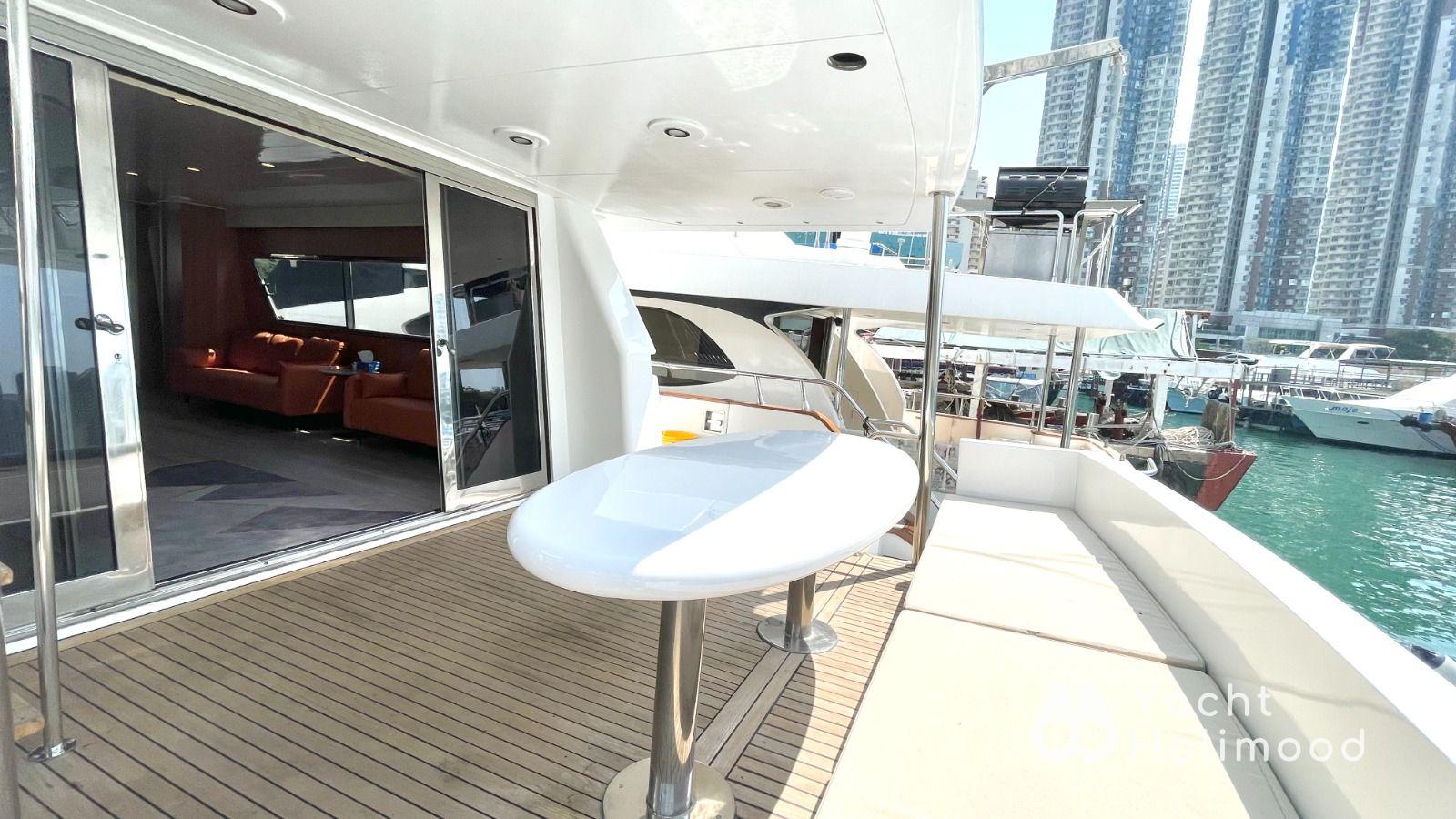 AZ01 City Day Charter Luxury Yacht 10