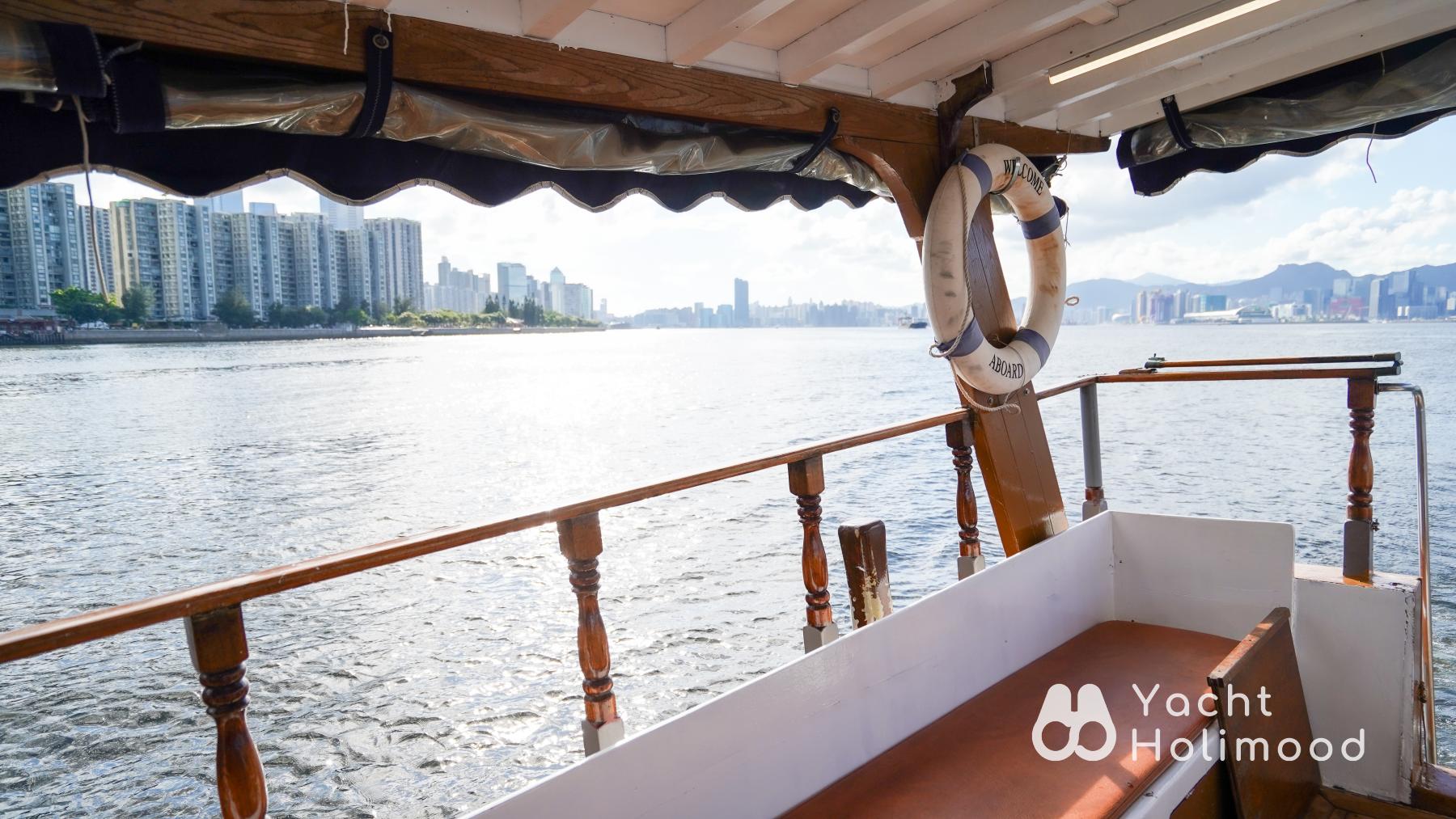 CP05 15 Pax Boat Party Package (Welcome DJ Party, Pick up in Victoria harbour))  15