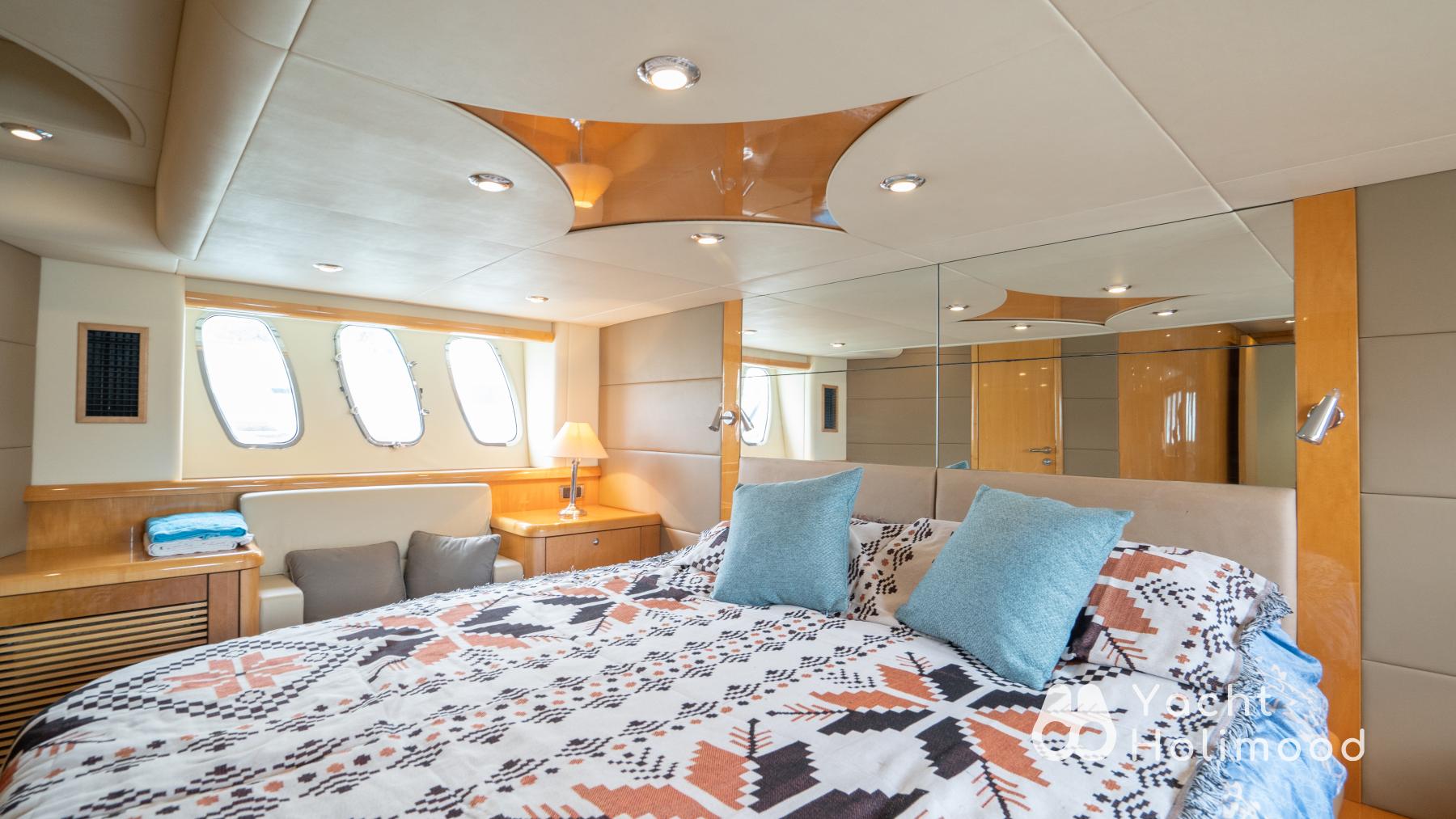 AT01 Luxury Yacht Built In UK, Best Choice for Yachting. ( With Wi-Fi , SUP, Floaties.) 20