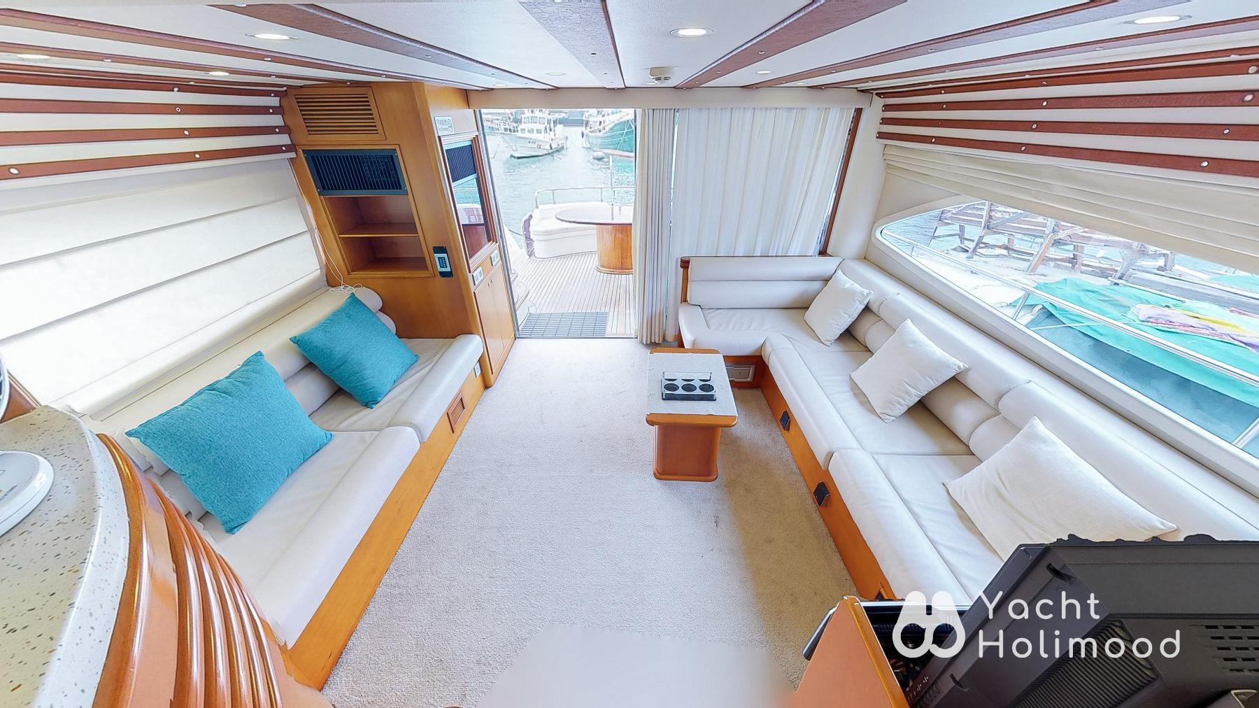 CP04 78 ft. Made in Italy Luxury Yachts | Night time Charter 8