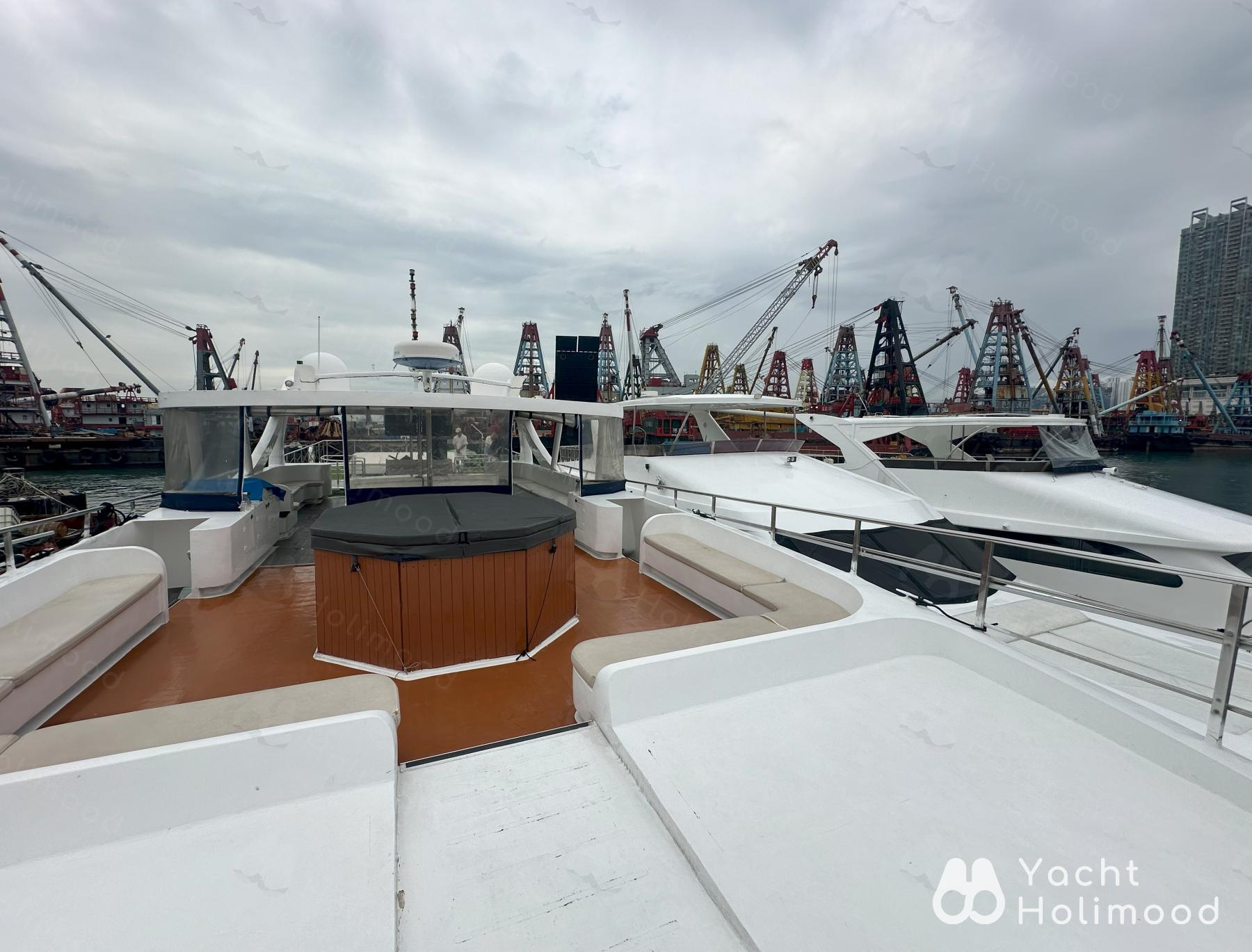 HF01  Mega Event Boat 8 Hour Charter  26