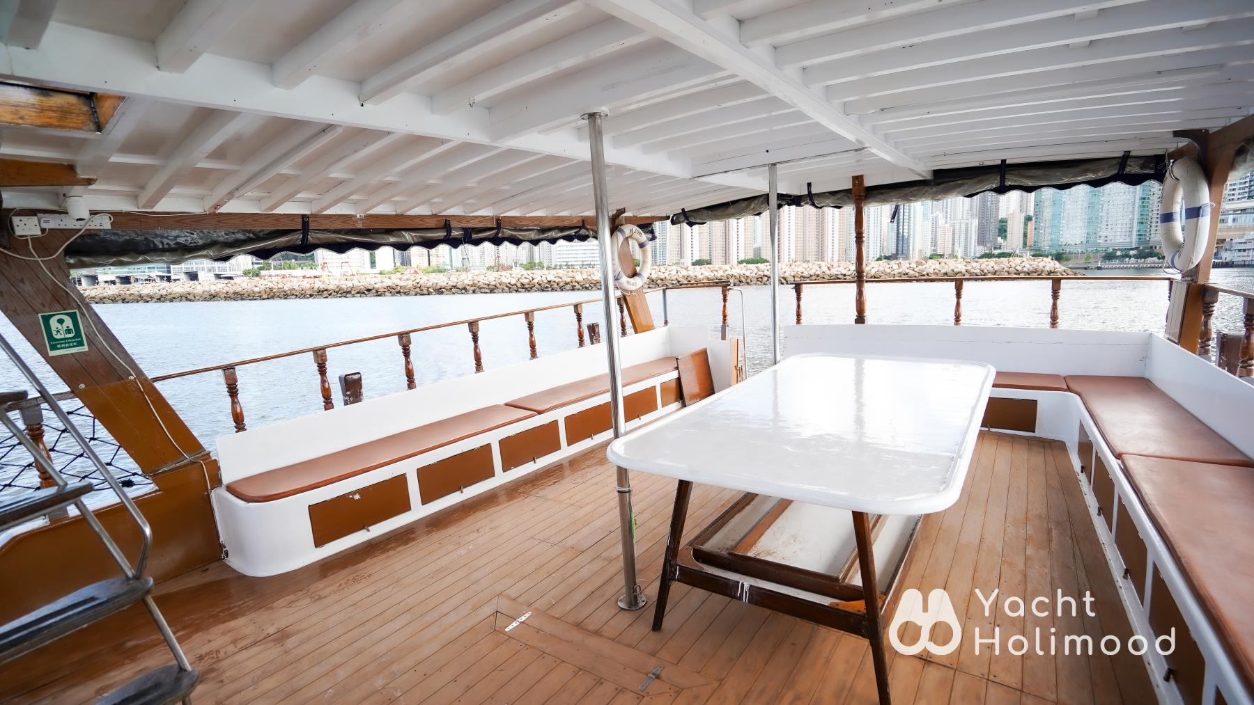 CP05 15 Pax Boat Party Package (Welcome DJ Party, Pick up in Victoria harbour))  10