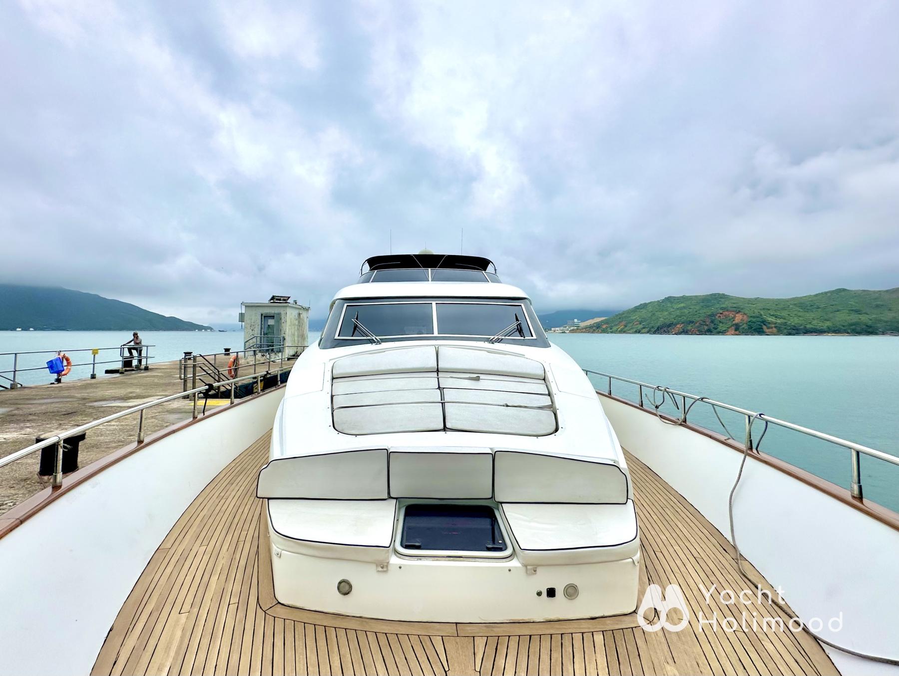 SL05 Luxury Yacht Night Charter 14