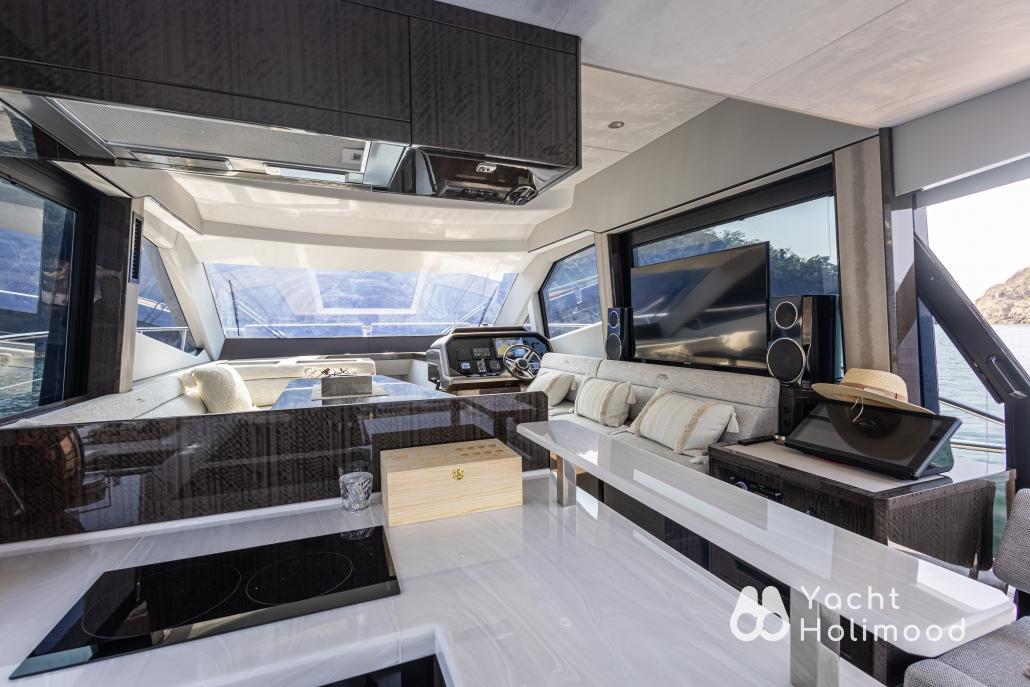 AM06 GALEON 500 FLY 4-hour Experience | Exclusive Beach Mode with Expanded Deck | Elegant Interior Design 10