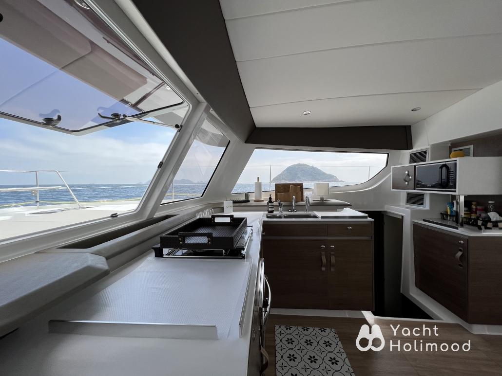AM07 BALI Catspace 4-hour catamaran | affordable prices with spacious layout 5