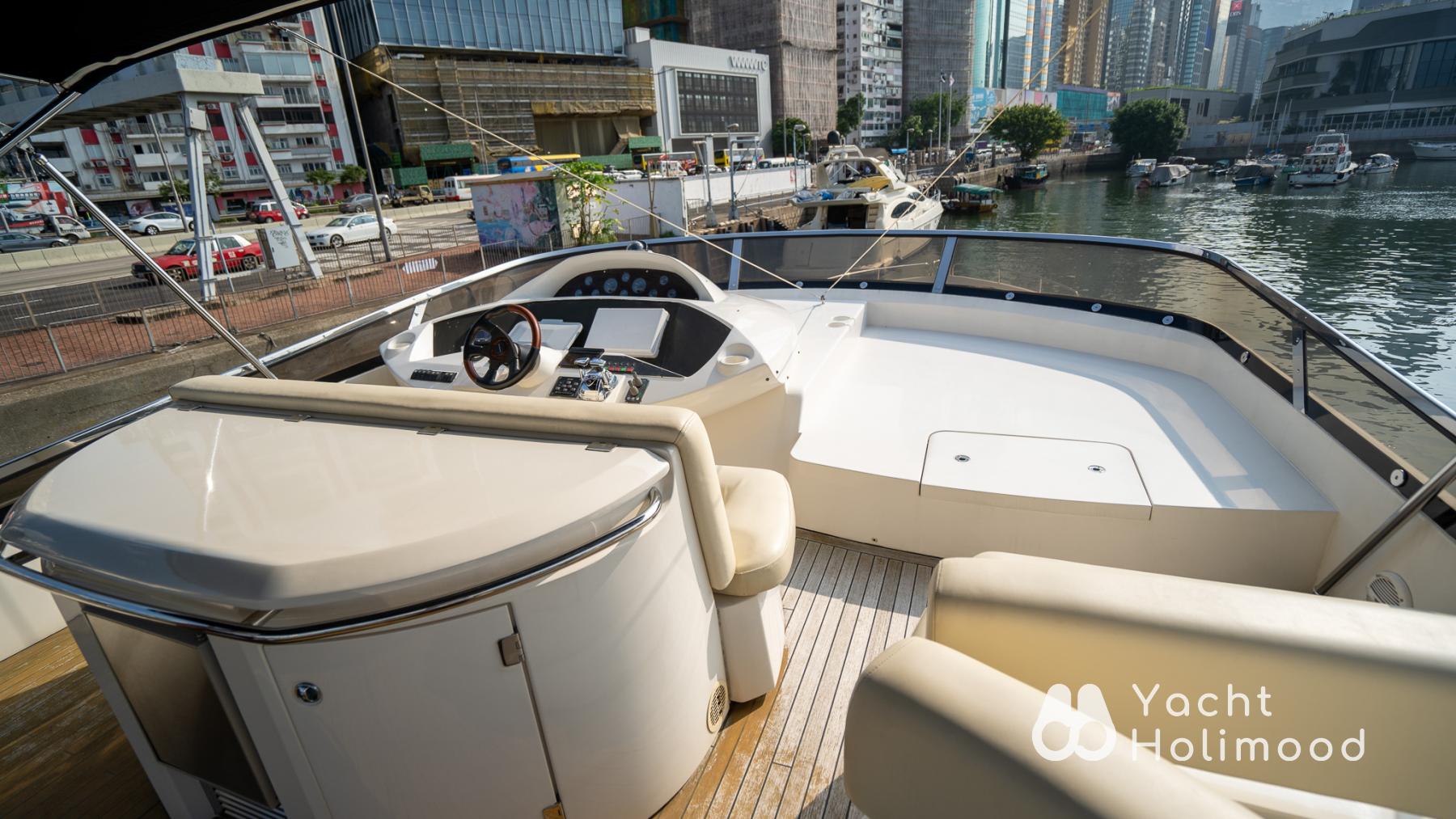 SL06 Luxury British Yacht Tailor Made Charter (6 hr up)  16