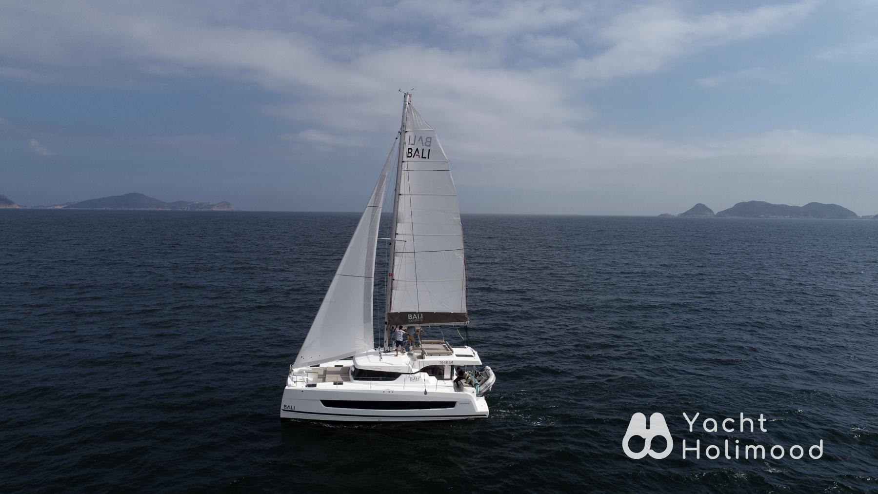 AM07 BALI Catspace 4-hour catamaran | affordable prices with spacious layout 1