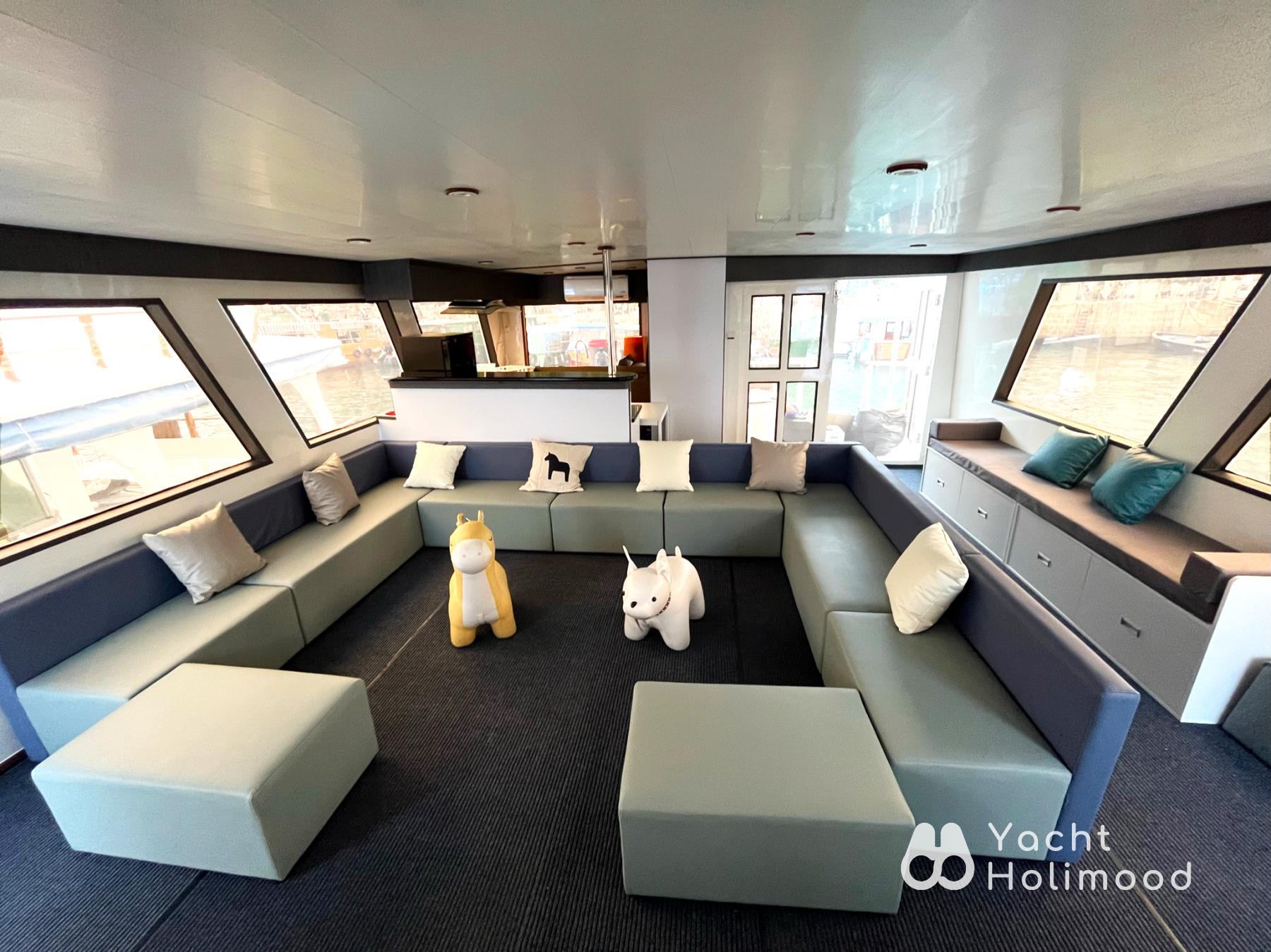JW01 *The first choice for parents and children (equipped with life jackets and game equipment for children aged 3~12) feature Sai Kung Spacious House Boat （Swimming Pool & Wakesurfing options ava.) 1