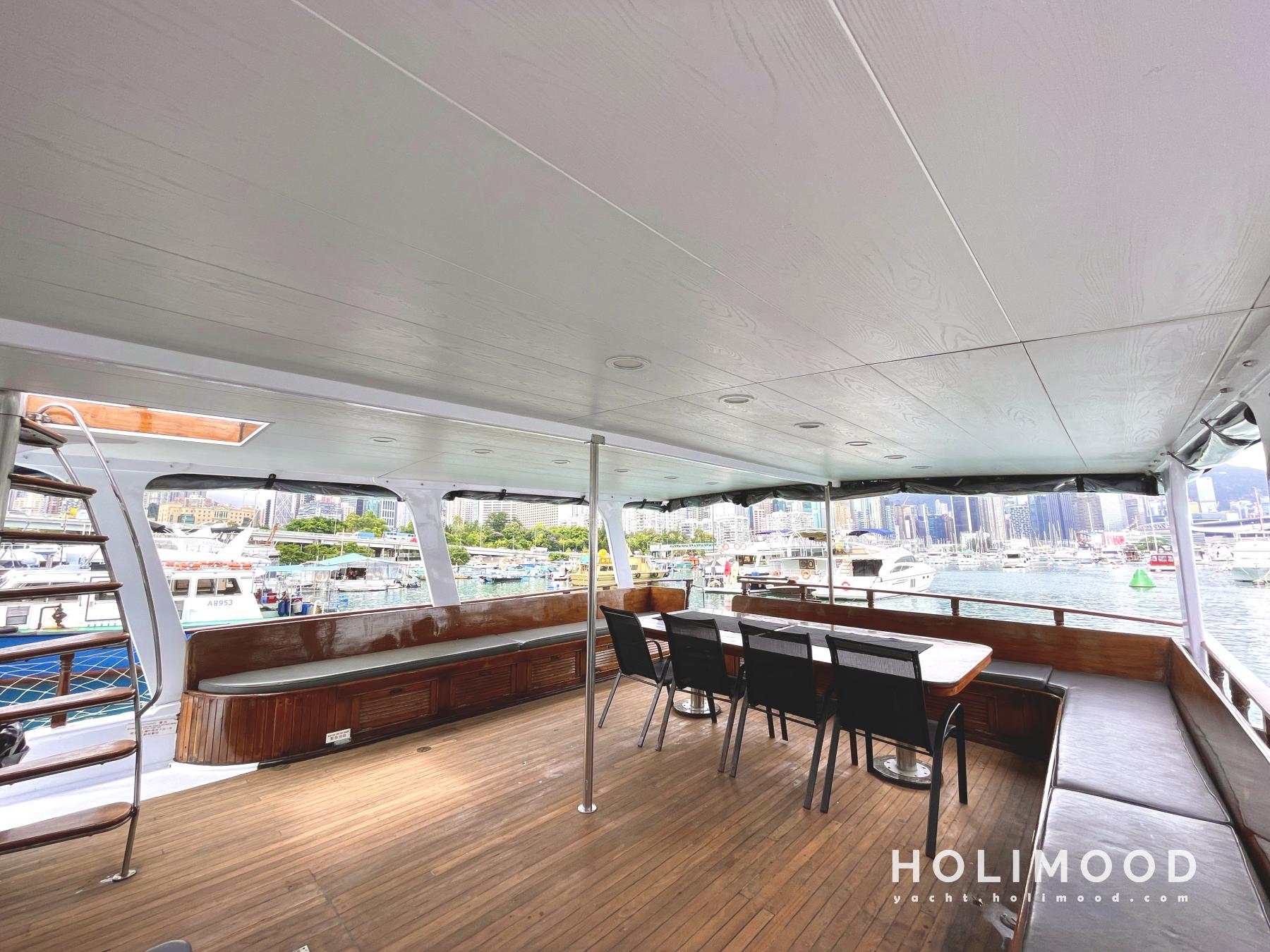 LT01 Pick up & drop off at Victoria Harbour , Spacious, from $428/ppl Boat Party All Inclusive Package (recommended for weekdays) 7