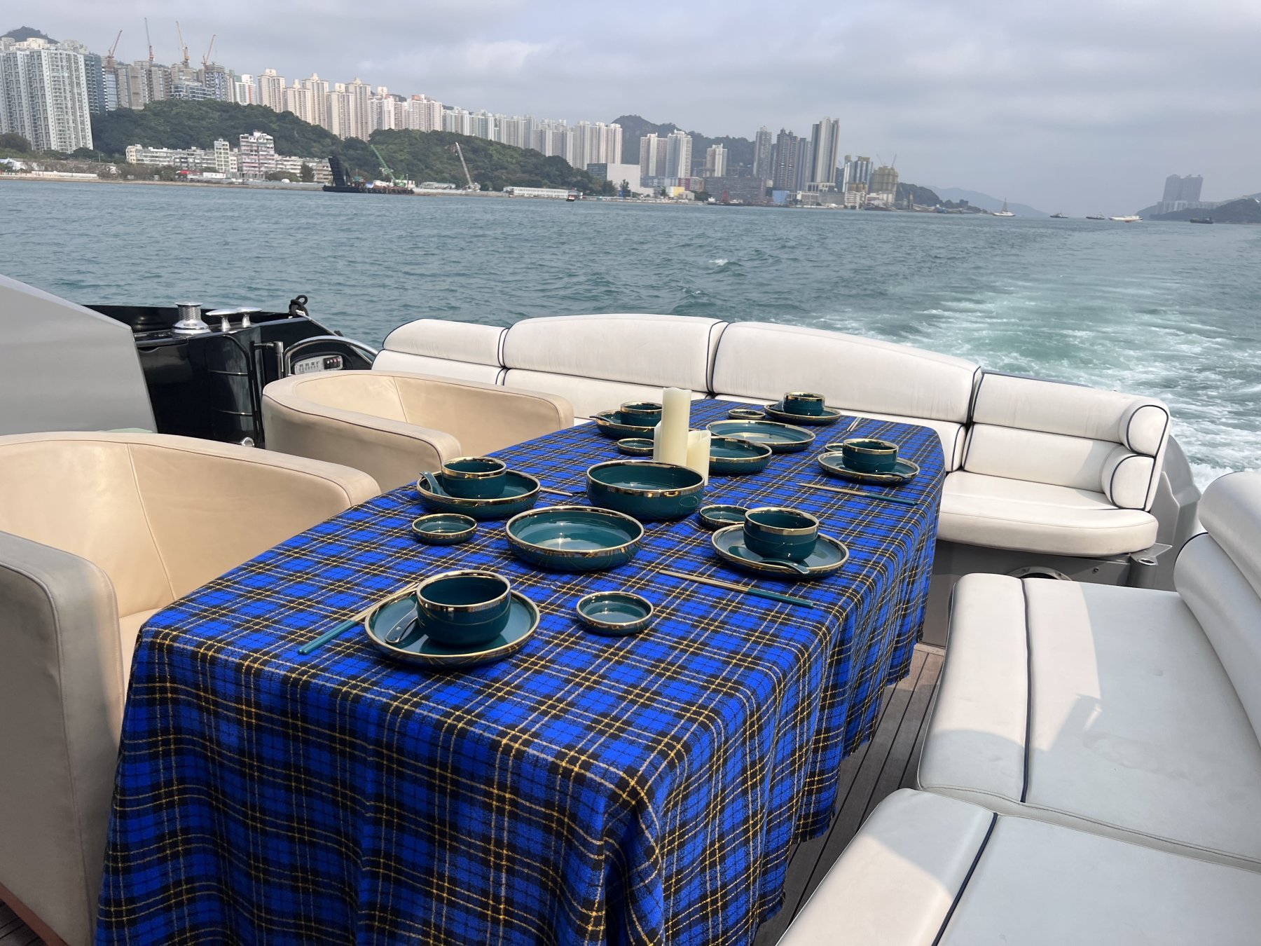 AY02 6-8 hour luxury yacht charter (Free Water Games) 9