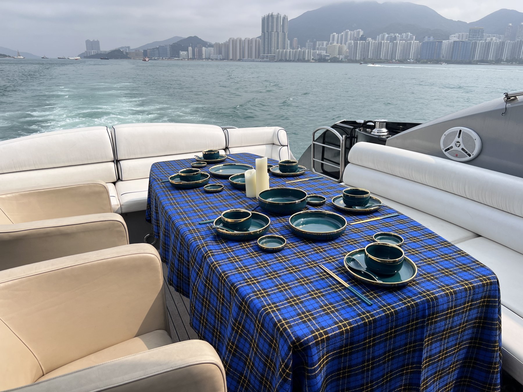 AY02 6-8 hour luxury yacht charter (Free Water Games) 4