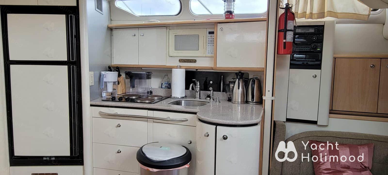 4 Hour Yacht Charter thumbnail 3